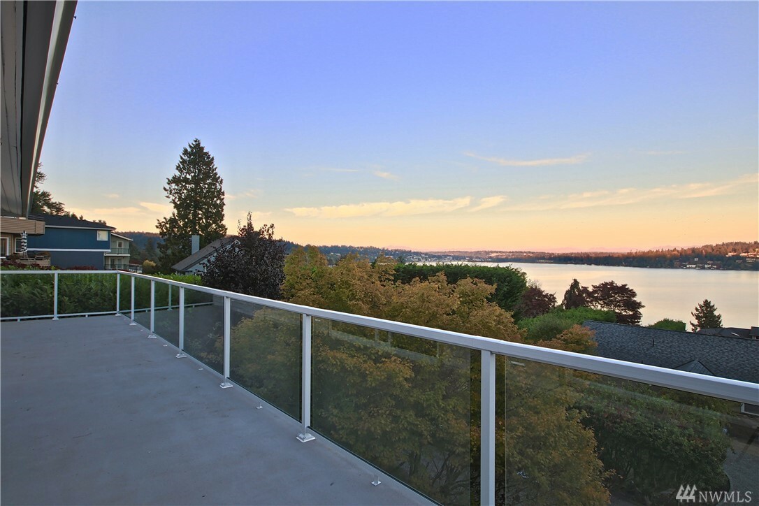 Property Photo:  3902 NE 157th Place  WA 98155 