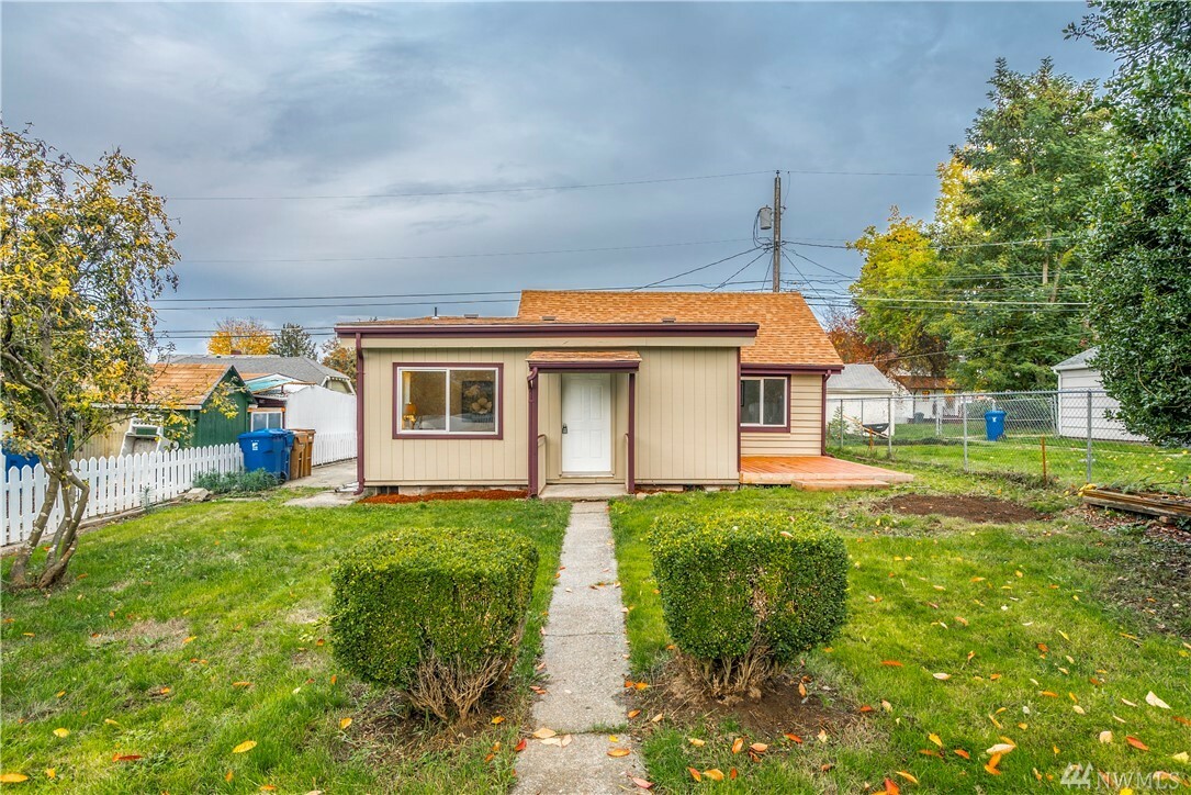 Property Photo:  4031 E E St  WA 98404 