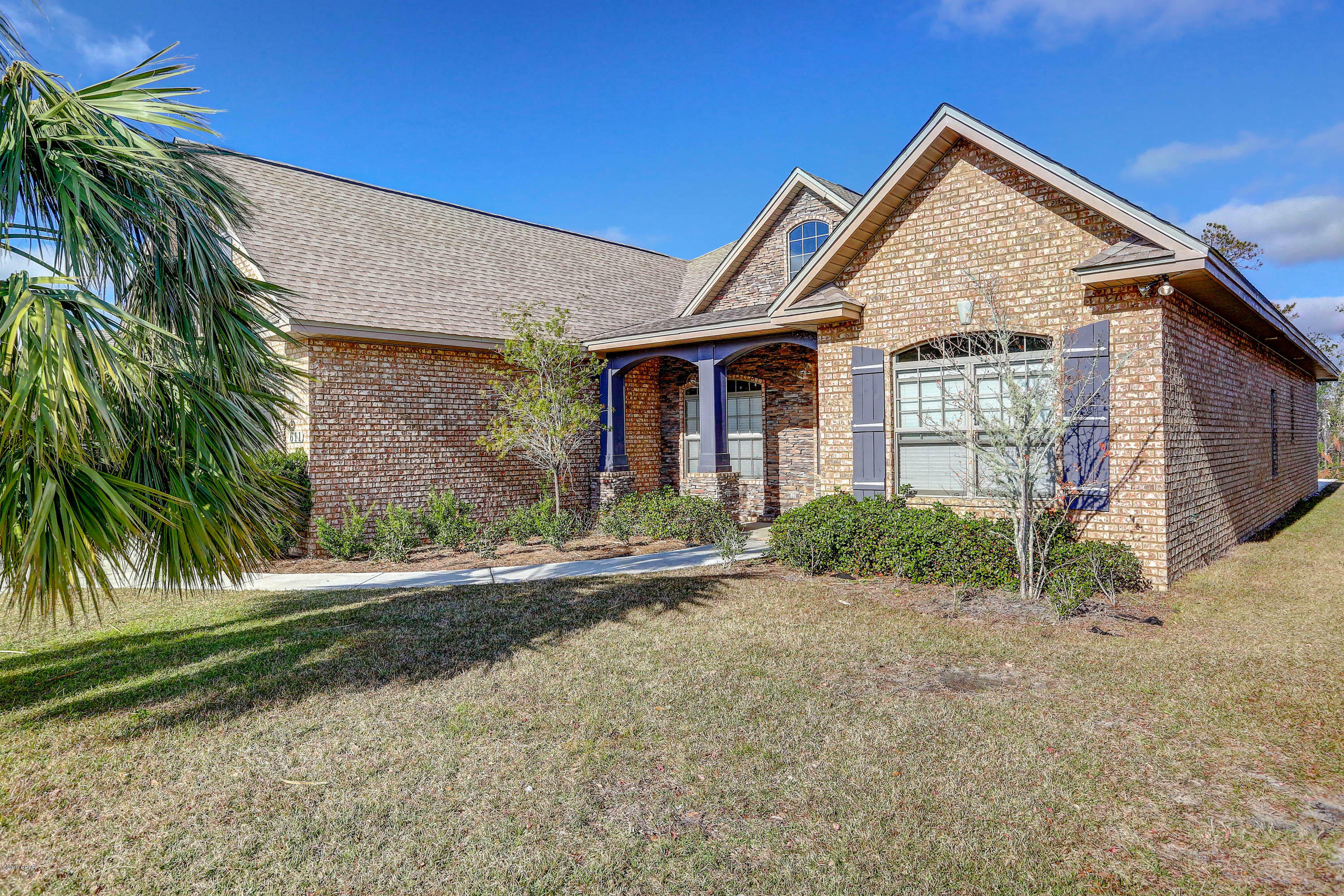 Property Photo: 611 Shady Oaks Lane FL 32444