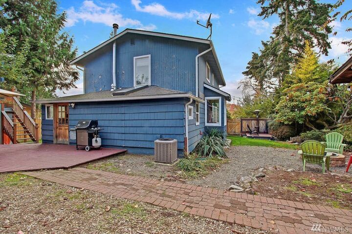 Property Photo:  6020 111th Ave NE  WA 98033 