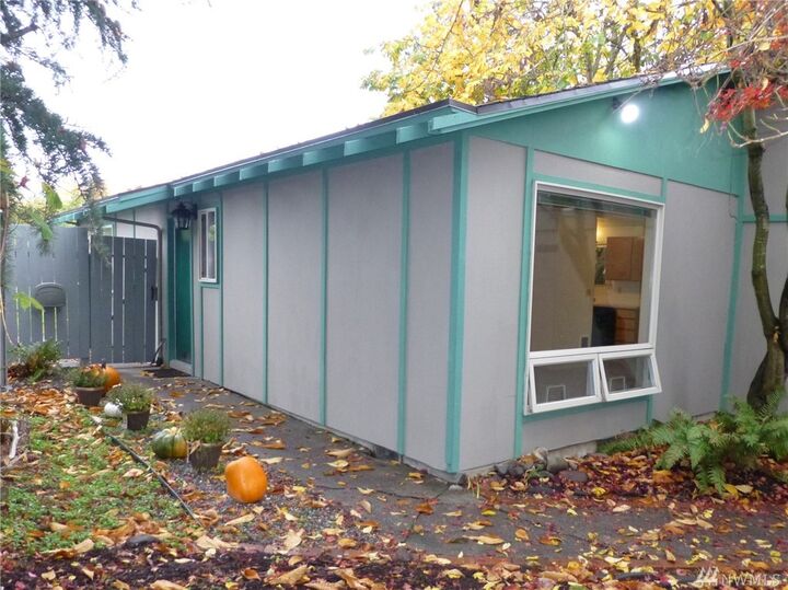 Property Photo:  2722 Woburn St  WA 98226 