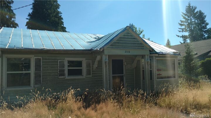 Property Photo:  2110 Monroe Ave  WA 98203 
