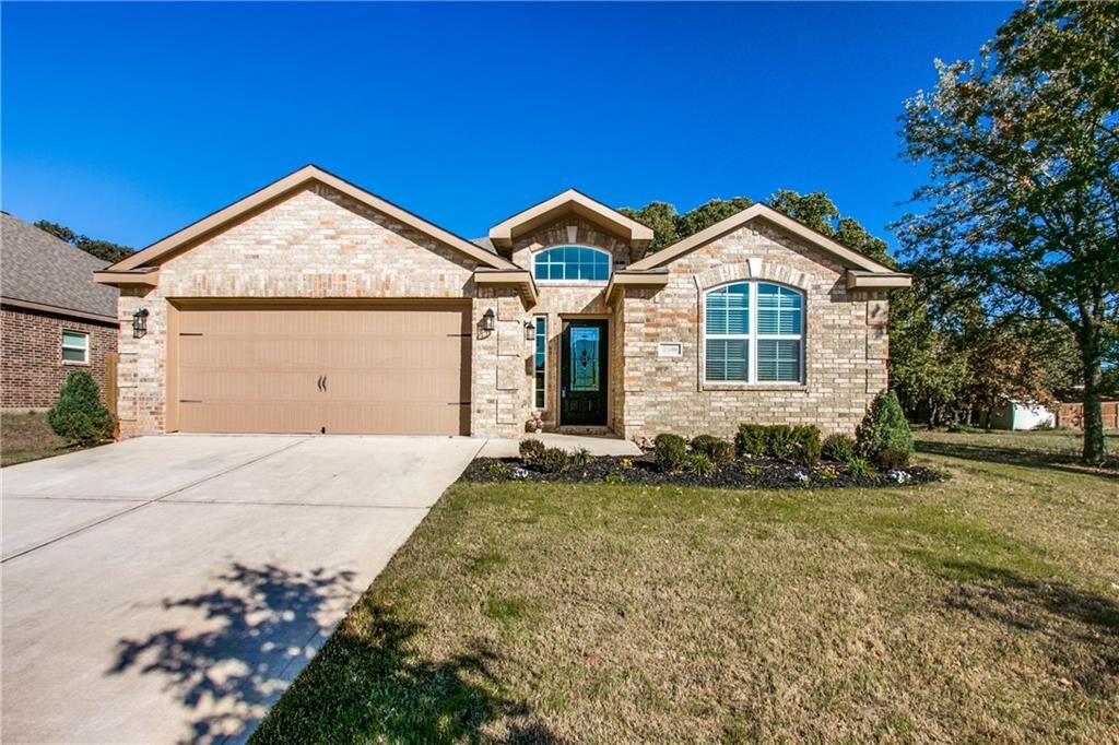 Property Photo:  2509 Summer Trail Drive  TX 76209 