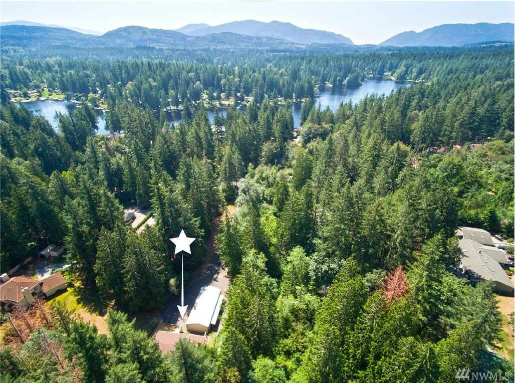 Property Photo: 1733 W Beaver Lake Dr SE WA 98075