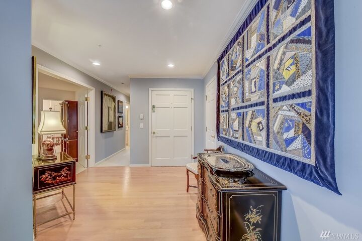 Property Photo: 1931 Grand Ave 101 WA 98201