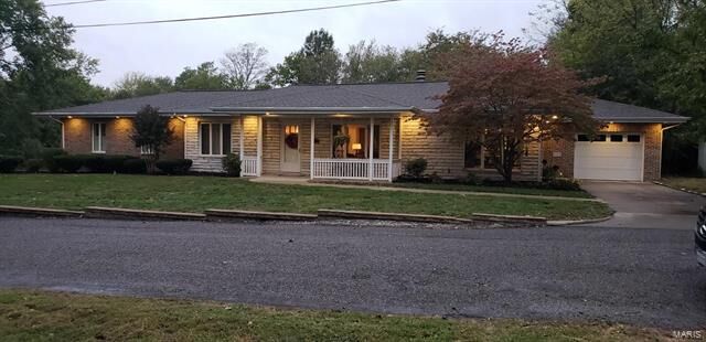 Property Photo: 225 W Jefferson IL 62236