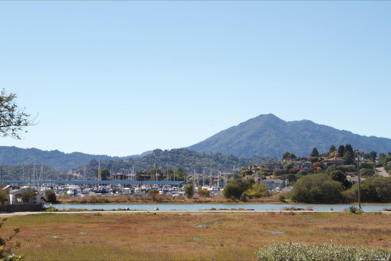 Property Photo: 122 Oak Drive CA 94901