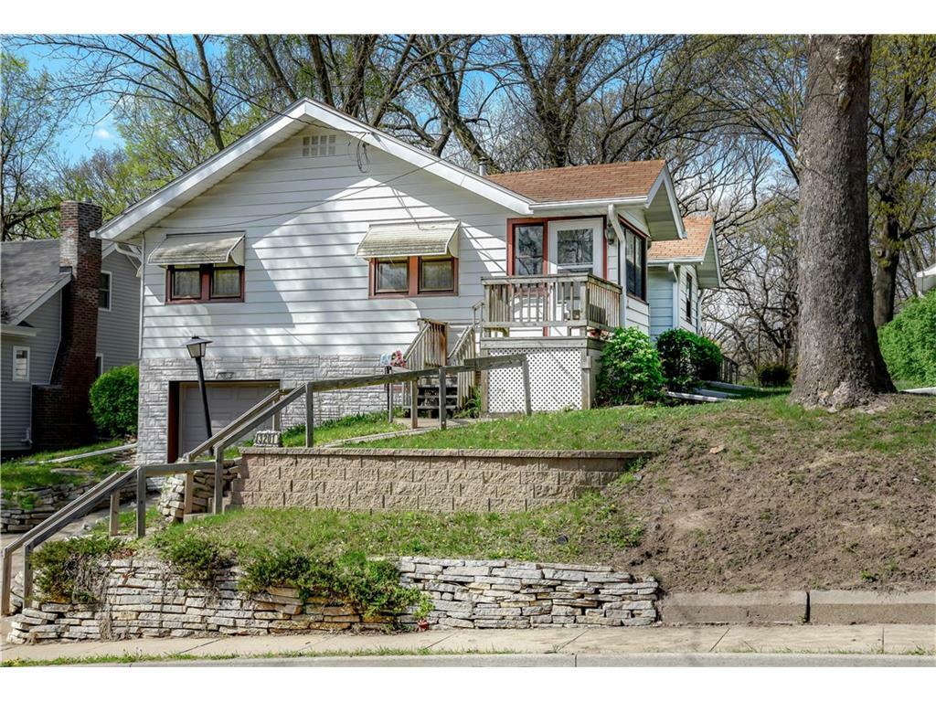 3201 Leado Avenue  Des Moines IA 50310 photo