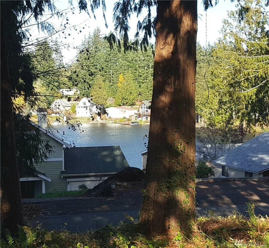 Property Photo:  1651 SE Crescent Dr  WA 98584 