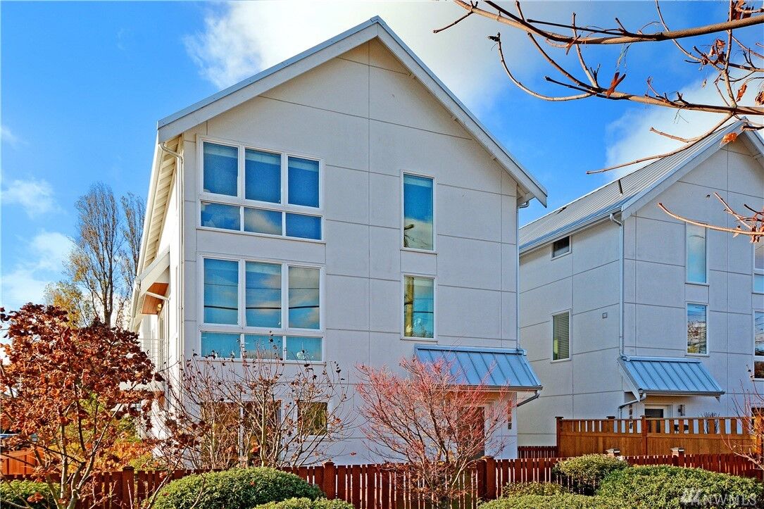 Property Photo:  2775 59th Ave SW  WA 98116 