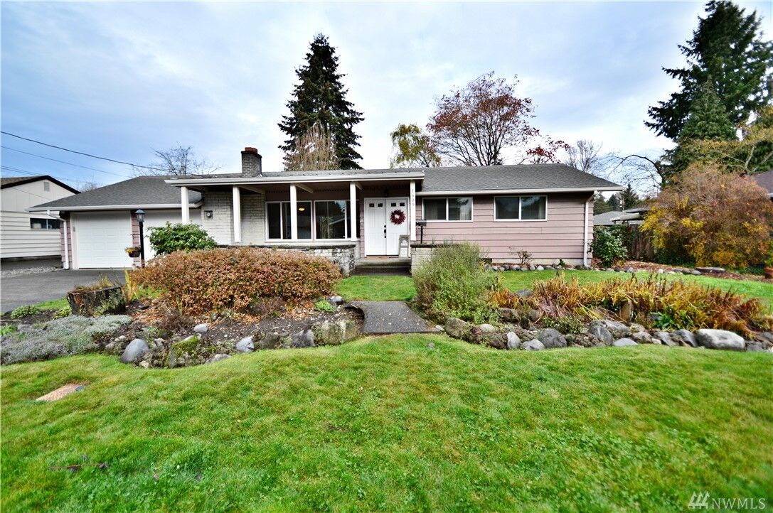 Property Photo: 1609 6th St NE WA 98002
