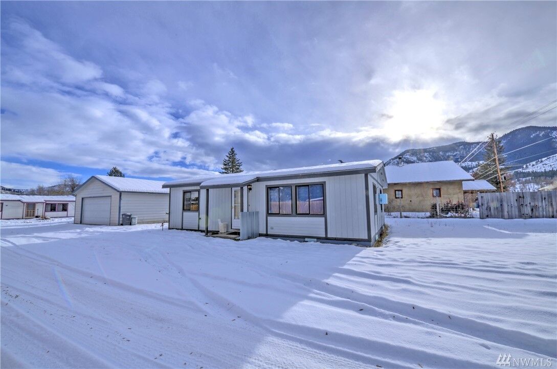 Property Photo:  1016 B Burton St B  WA 98856 