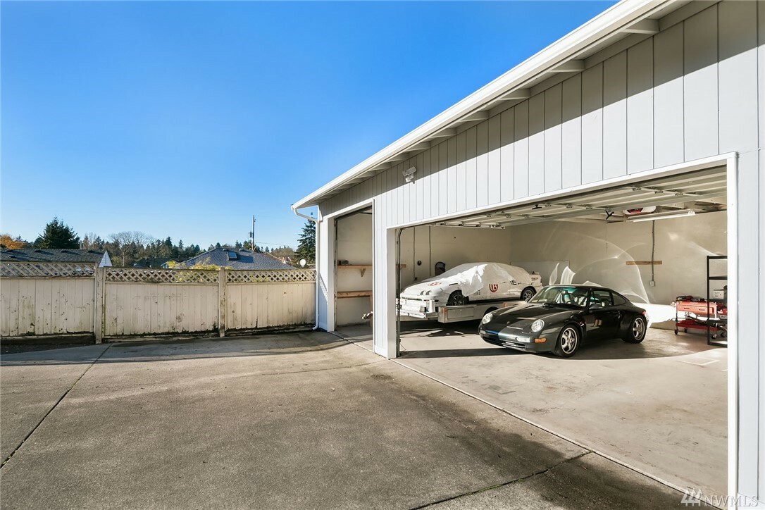 Property Photo:  310 NW 97th St  WA 98117 