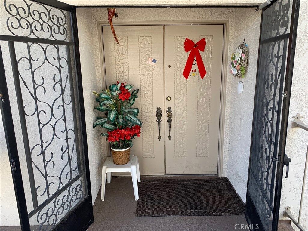 Property Photo: 2400 Via Mariposa W 3G CA 92637