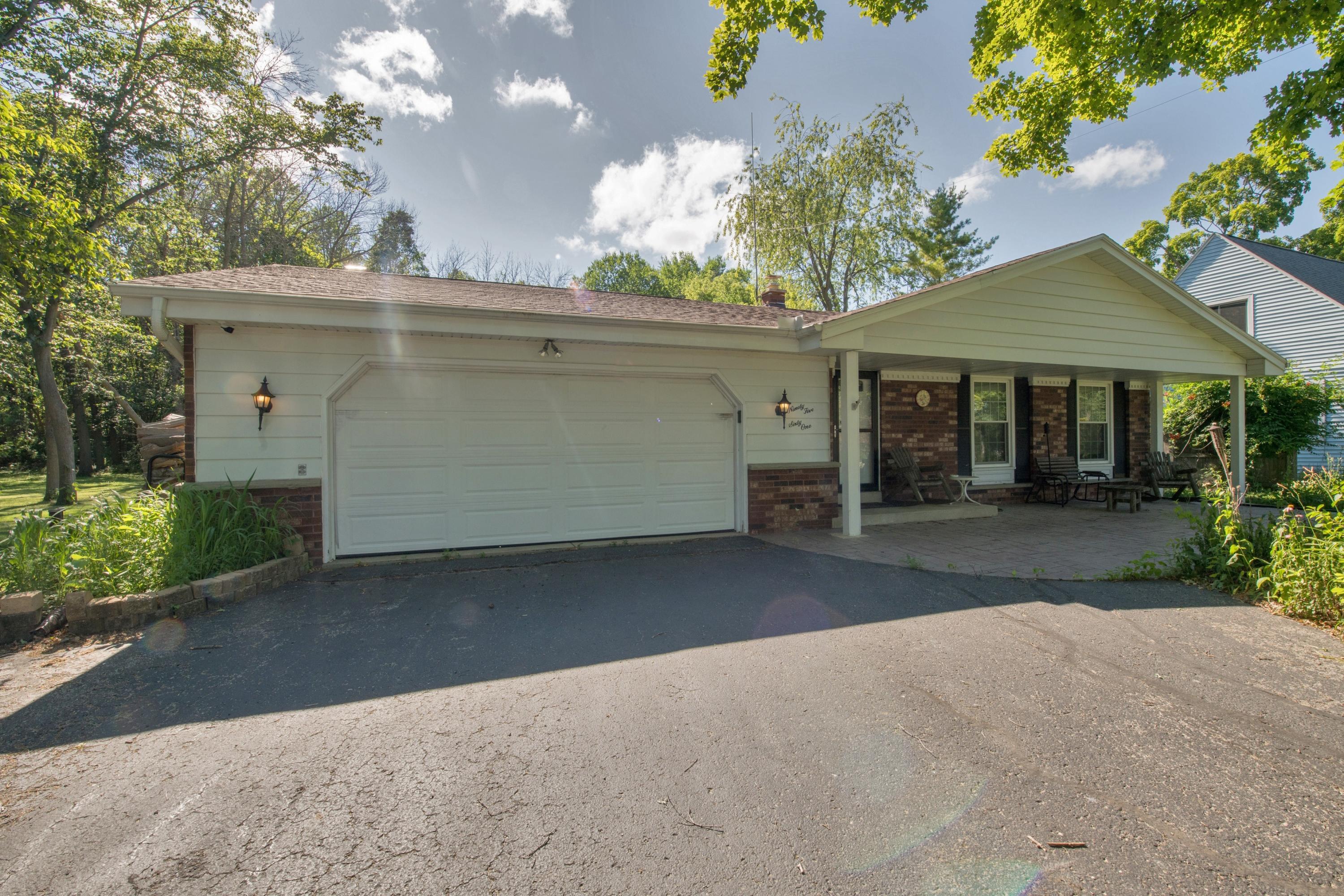 Property Photo: 9561 S Nicholson Rd WI 53154