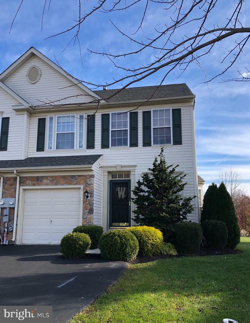 Property Photo:  2541 Peachtree Drive  PA 18944 