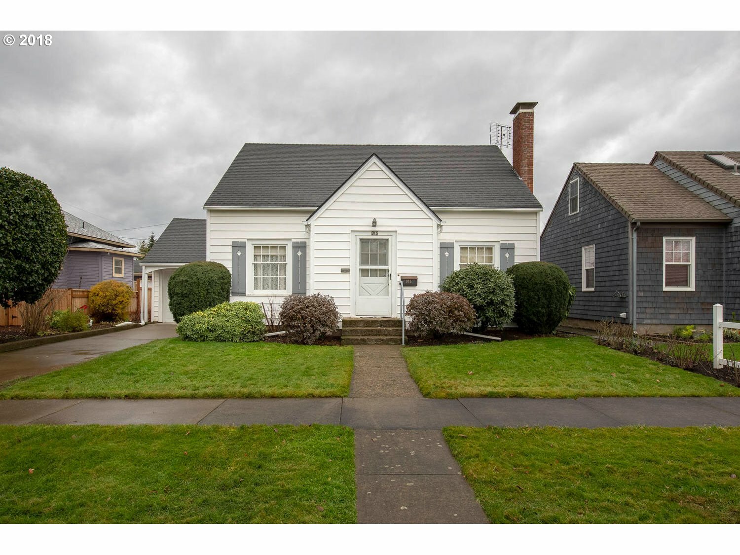 Property Photo: 915 NW Cedar St OR 97128