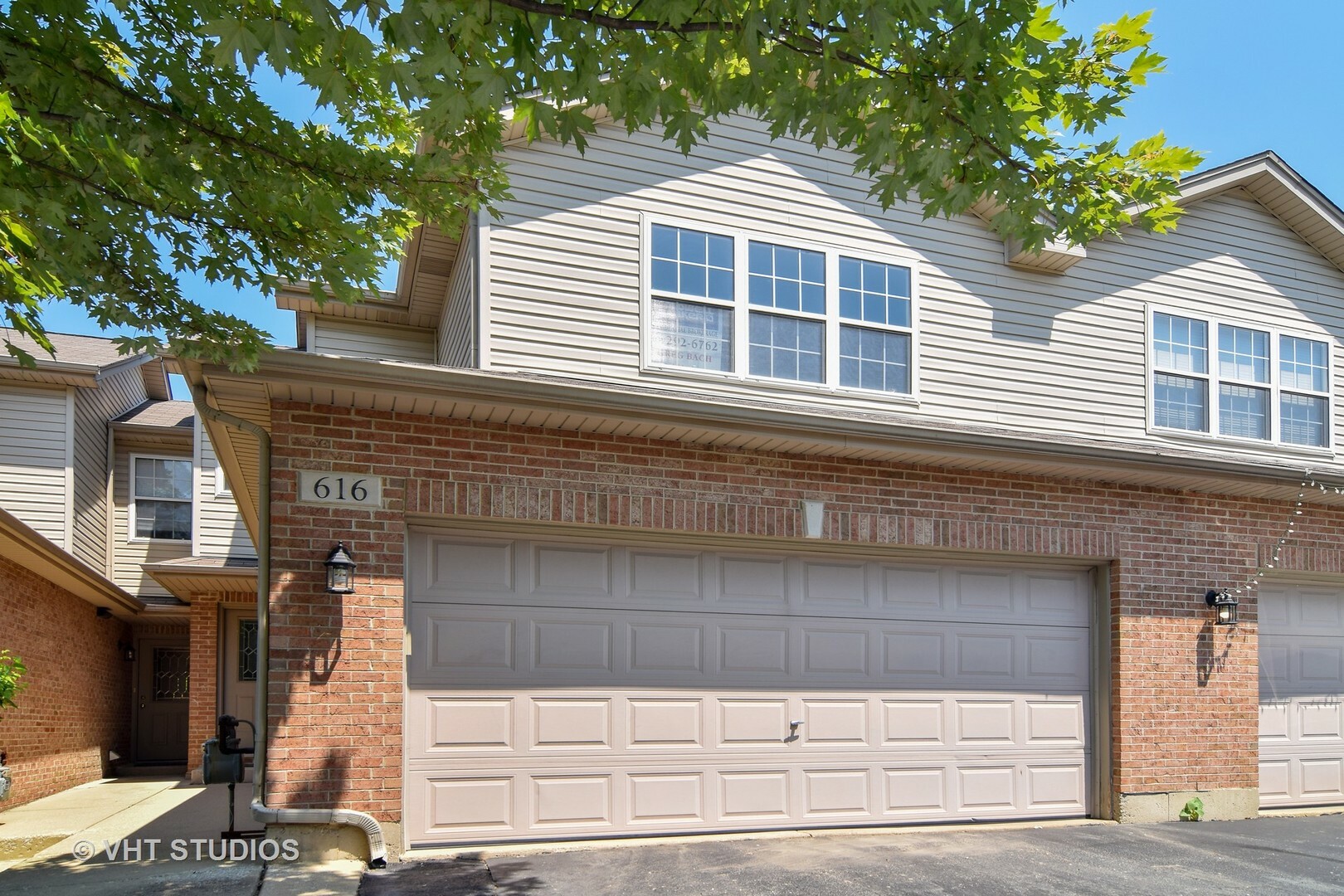 Property Photo: 616 Daisy Lane IL 60172