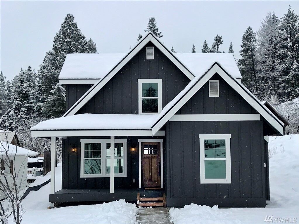 Property Photo:  130 5th St  WA 98941 