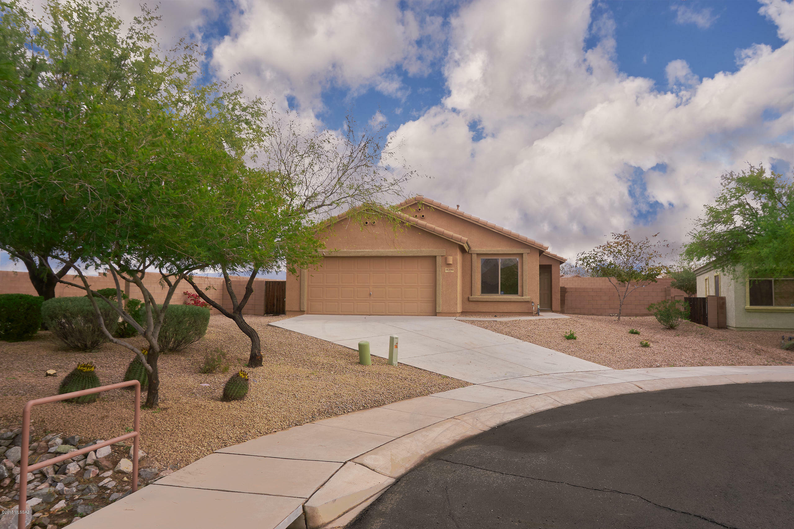 Property Photo:  14390 N Pipestone Place  AZ 85658 