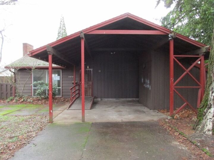 10744 NE Thompson St  Portland OR 97220 photo