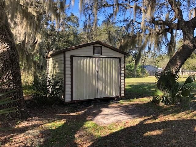 Property Photo:  825 E Jackson Avenue  FL 32757 