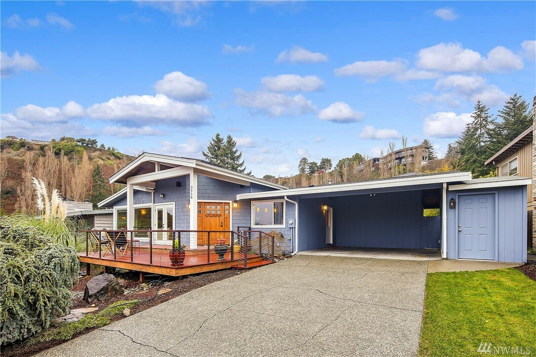 Property Photo:  3950 SW Arroyo Dr  WA 98146 