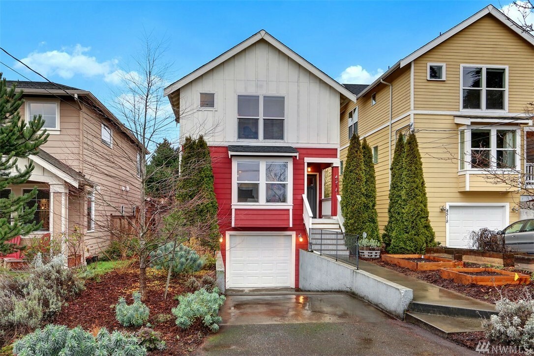 Property Photo:  4516 S Kenny St  WA 98118 