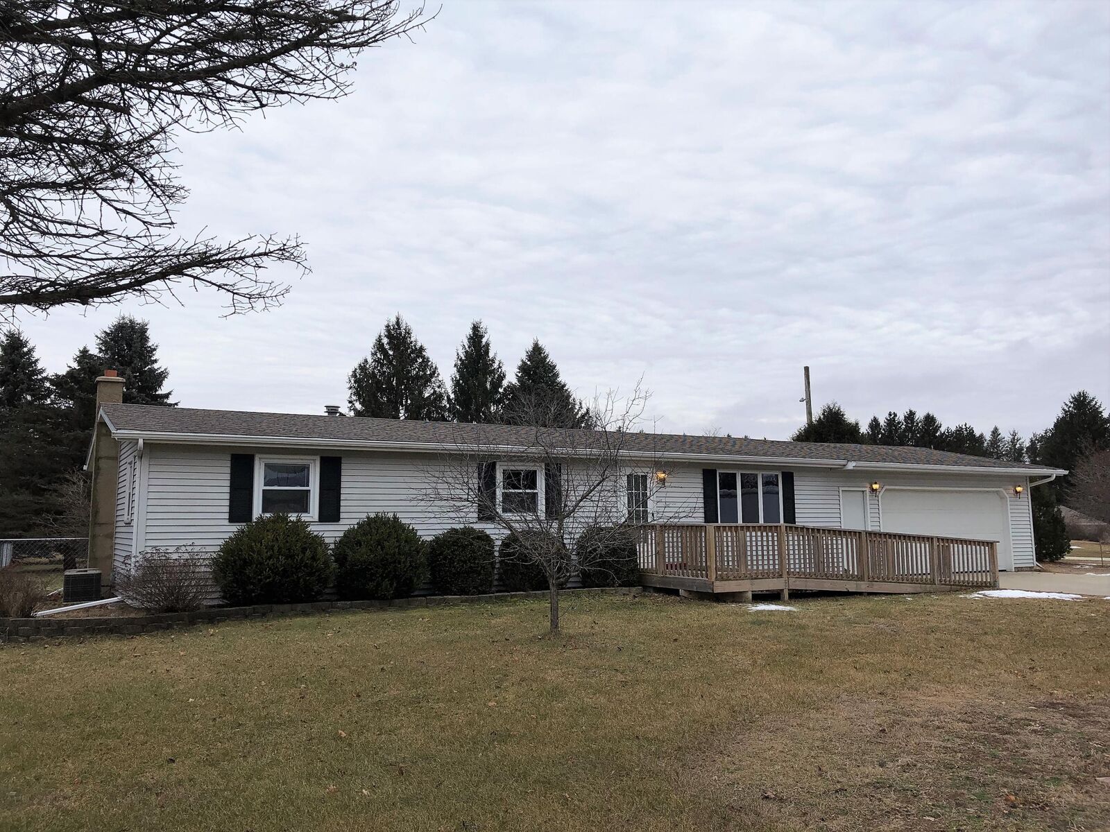 Property Photo: 1863 E Newark Dr WI 53090