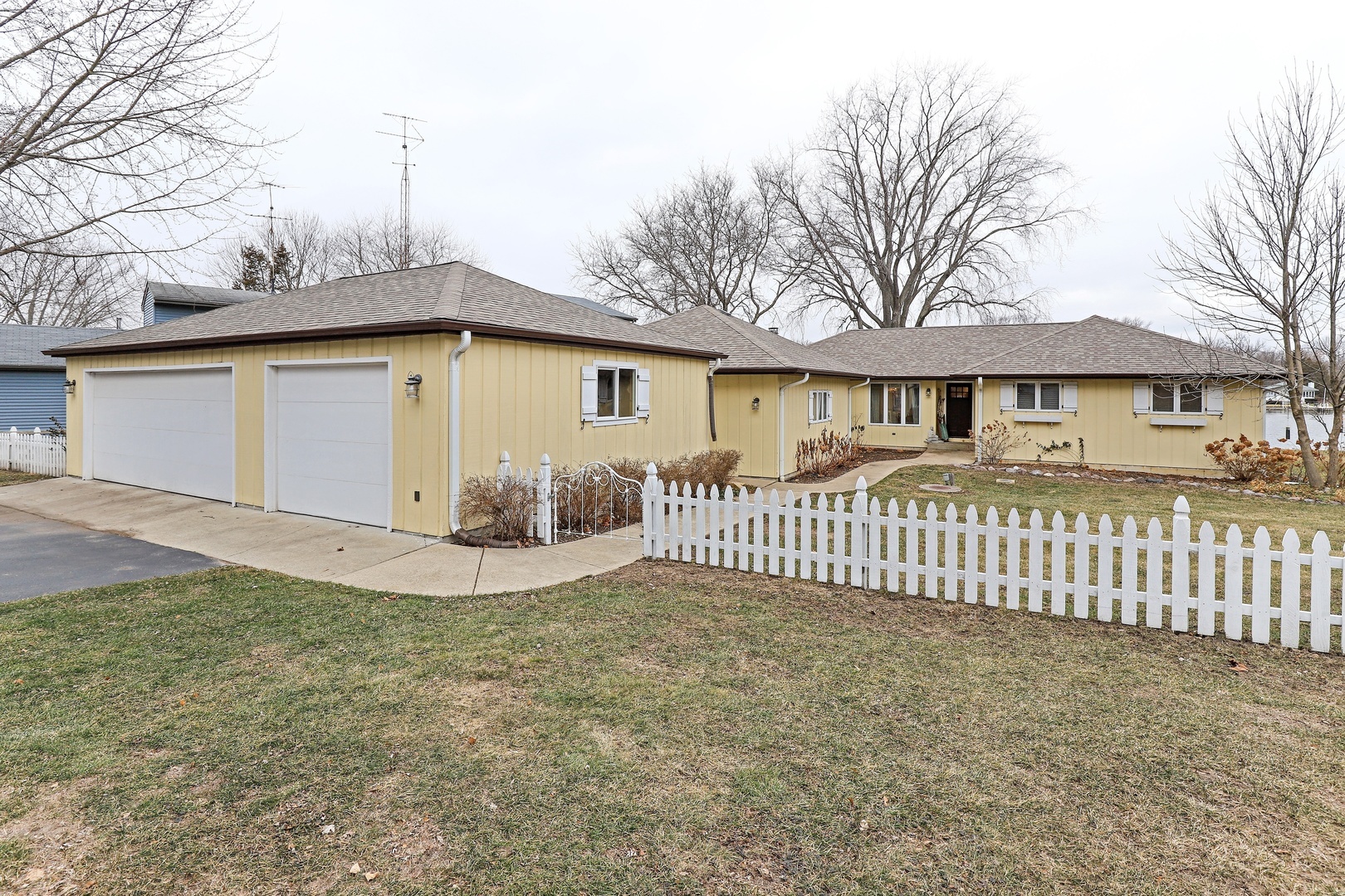 Property Photo:  1516 River Terrace Drive  IL 60051 