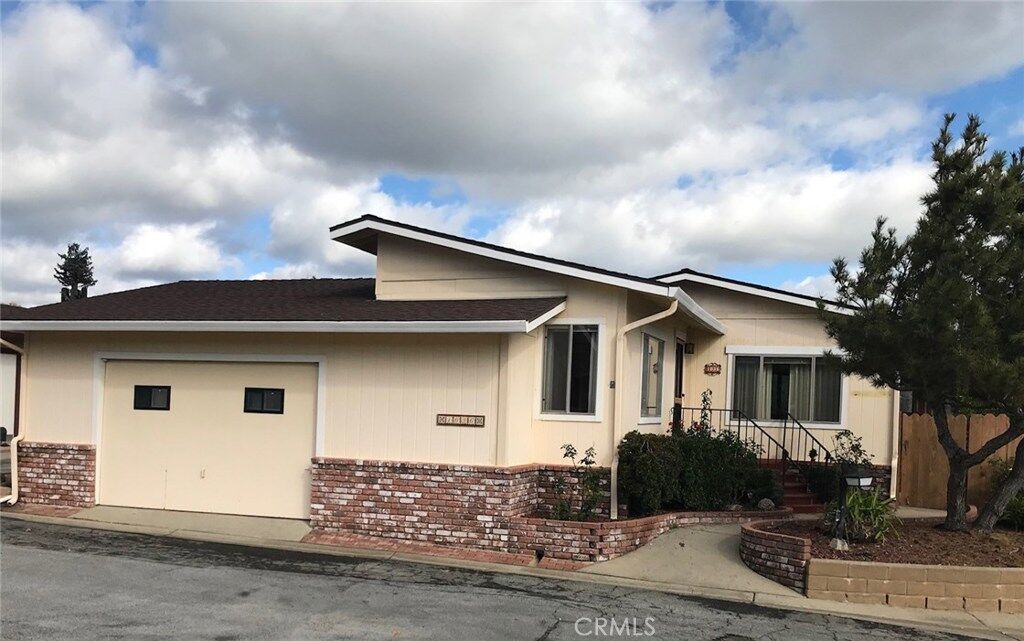 Property Photo:  1036 Stephanie Drive 20  CA 93405 