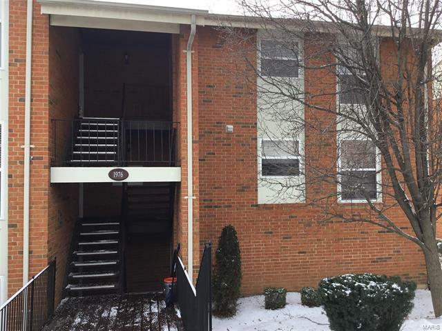 Property Photo: 1976 Greenglen Drive 304 MO 63122