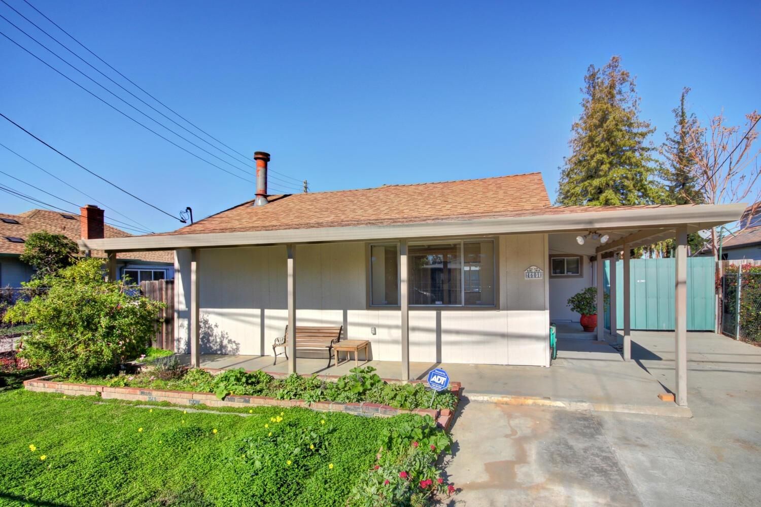 Property Photo:  4601 Parker Avenue  CA 95820 