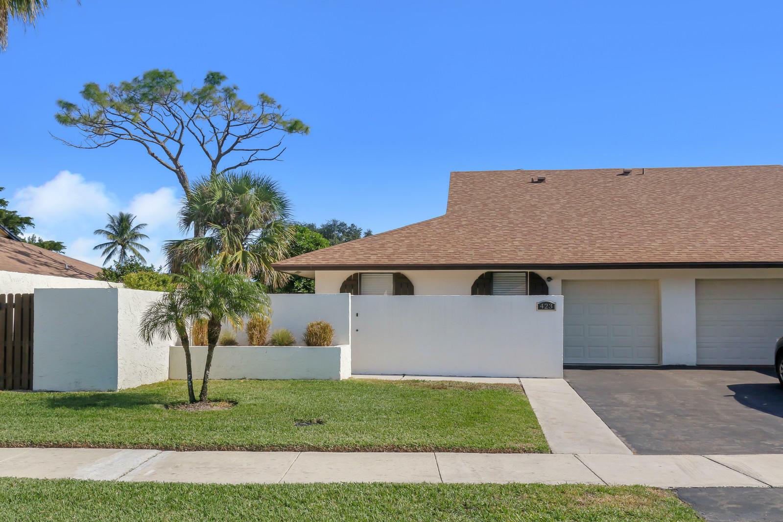 Property Photo: 423 SW 29th Avenue FL 33445
