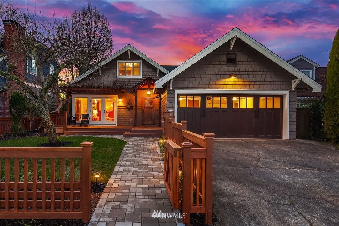 Property Photo:  2327 McGilvra Boulevard E  WA 98112 