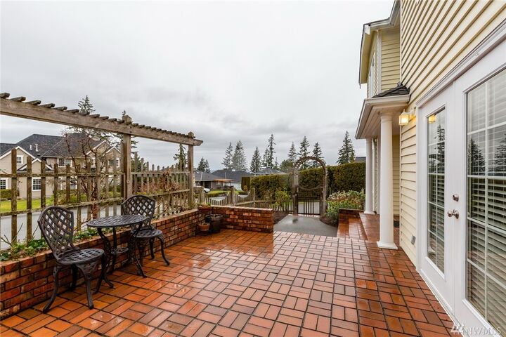 Property Photo: 802 W Pacificview Dr WA 98229
