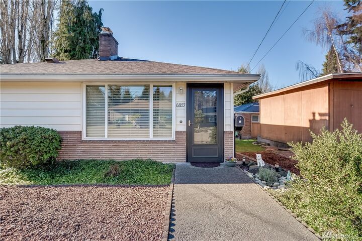 Property Photo: 6827 25th Ave NE WA 98115
