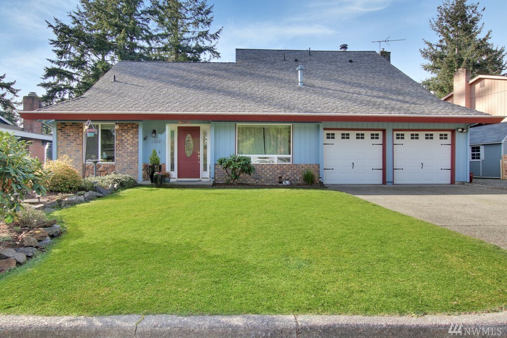 Property Photo:  1328 Highlands Pkwy  WA 98406 