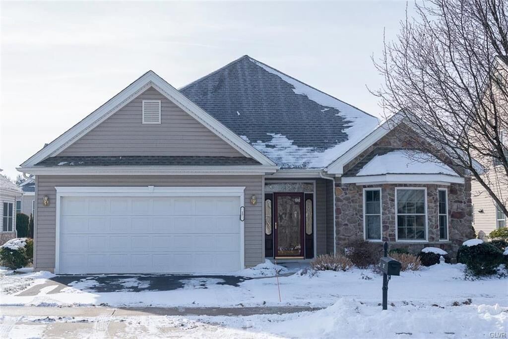 Property Photo:  17 Glasgow Way  PA 18045 