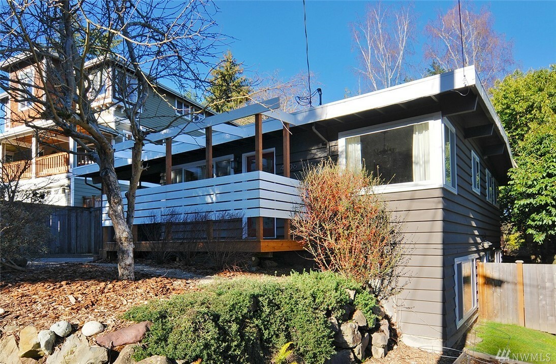 Property Photo:  4506 NE 94th St  WA 98115 