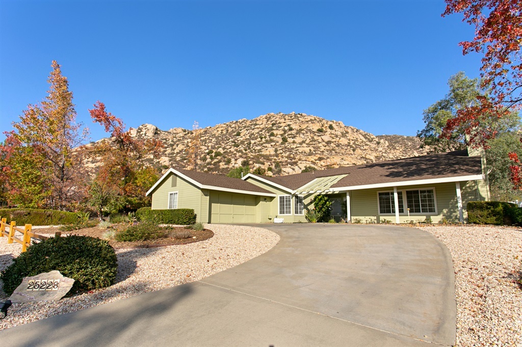 Property Photo:  25228 Kerri Ln  CA 92065 