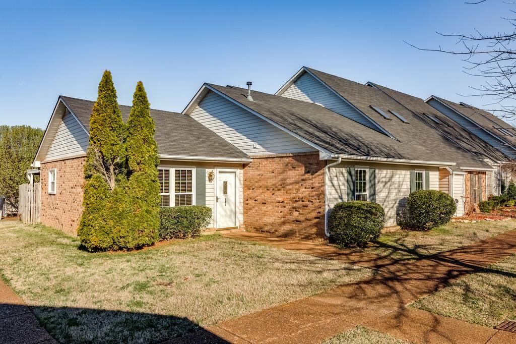 Property Photo:  146 Lake Chateau Dr  TN 37076 