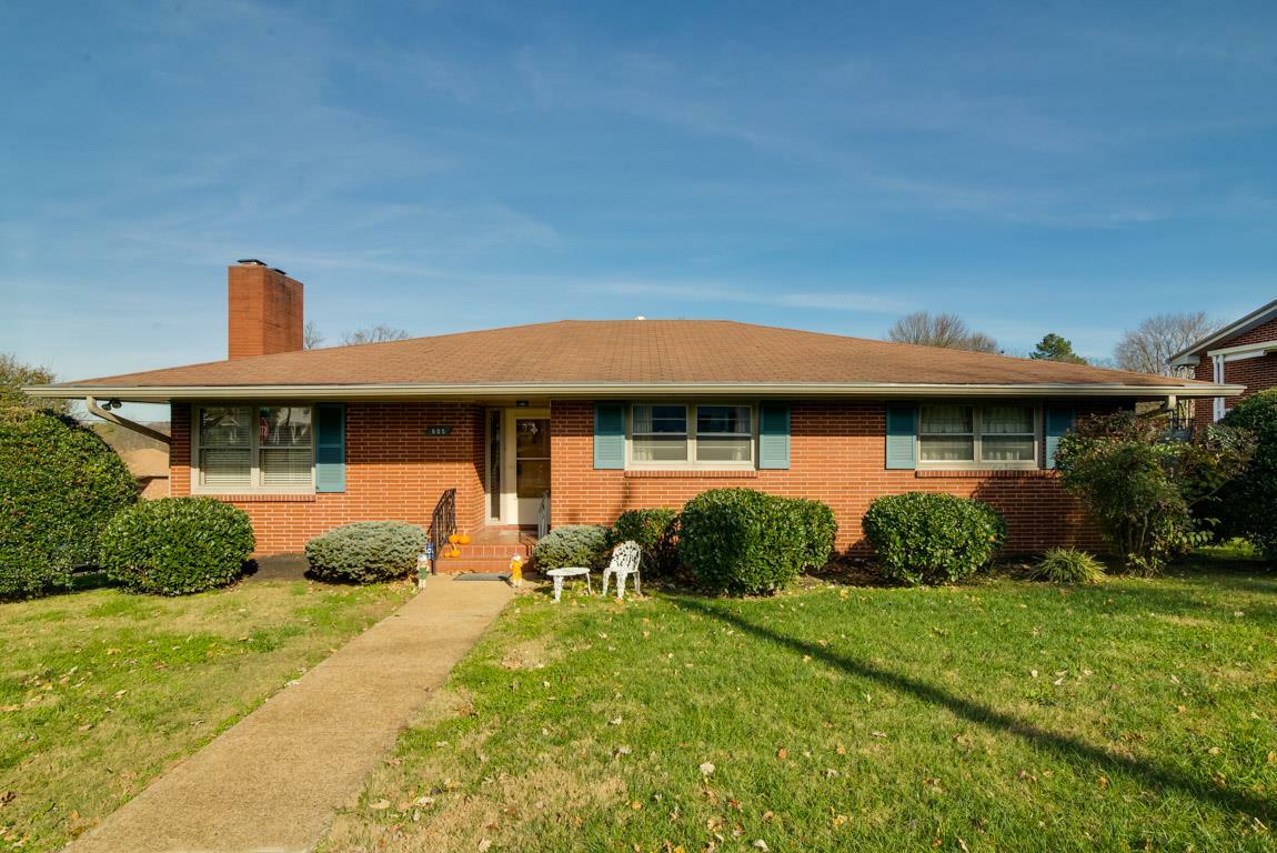 Property Photo:  605 4th Ave W  TN 37172 