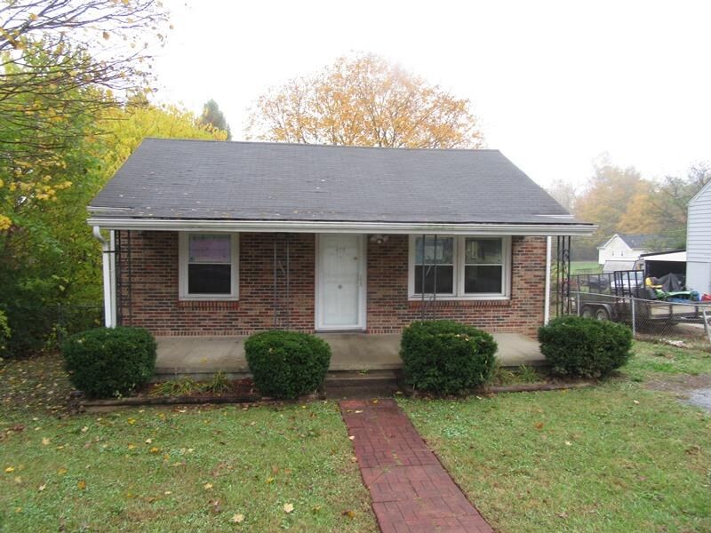 Property Photo:  408 Shearon Ln  TN 37040 