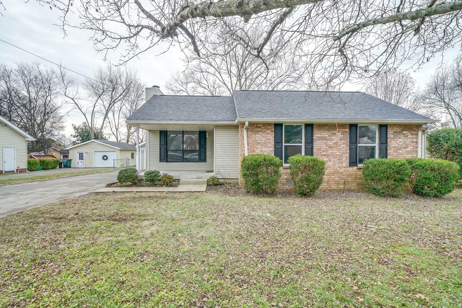Property Photo: 324 Raindrop Ln TN 37075