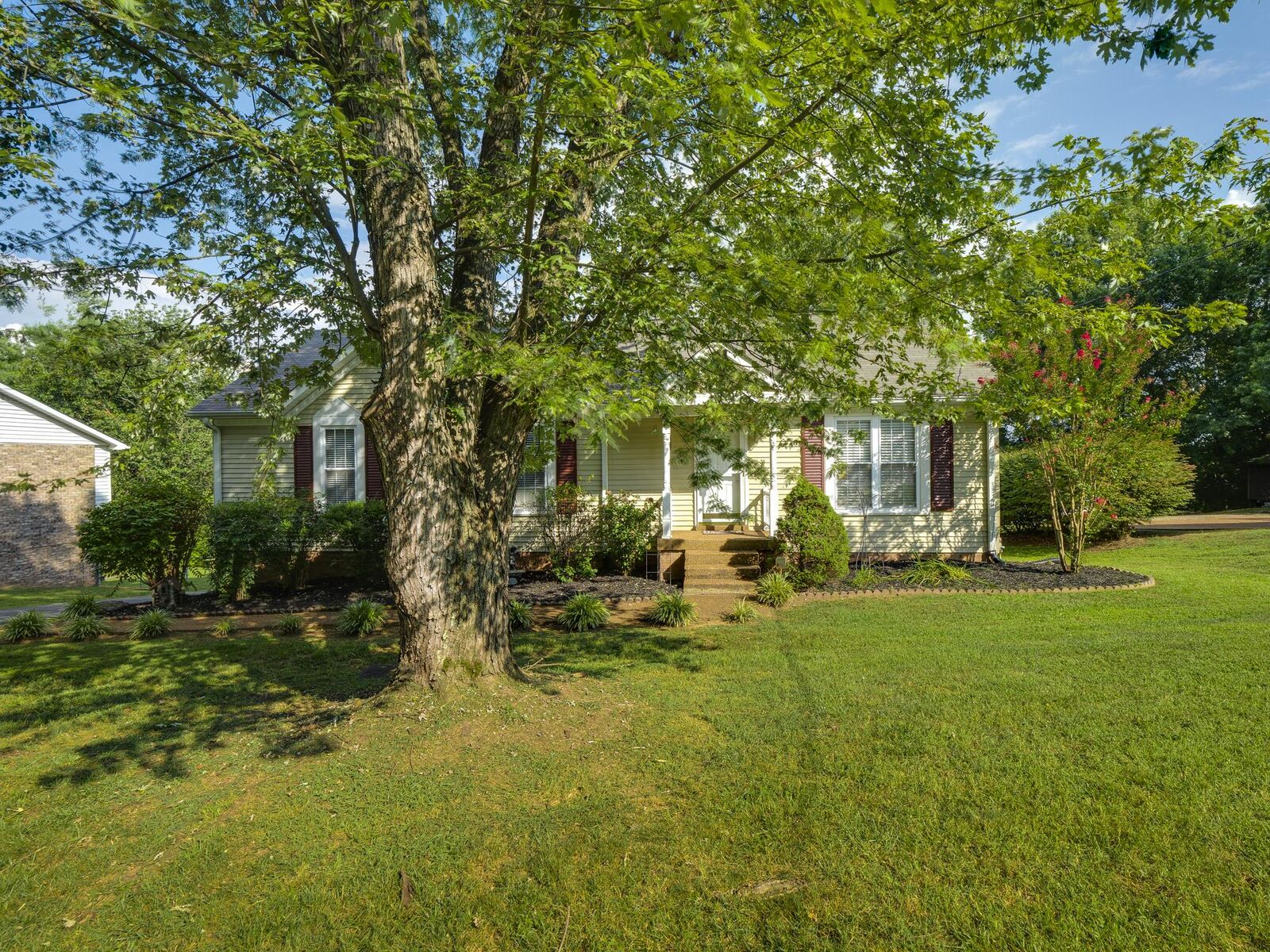 Property Photo: 5157 Roxborough Dr TN 37076