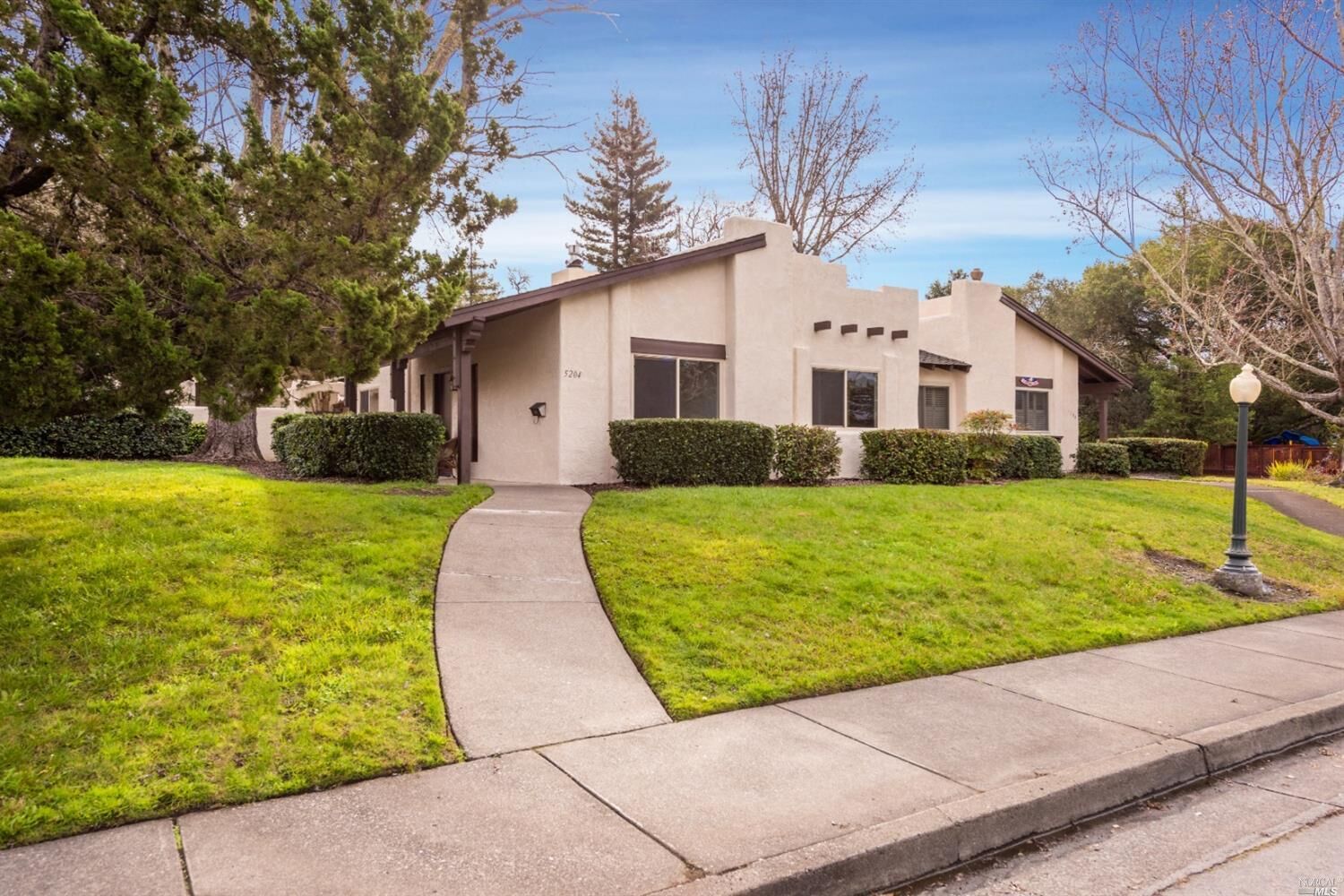 Property Photo:  5204 El Mercado Parkway  CA 95403 