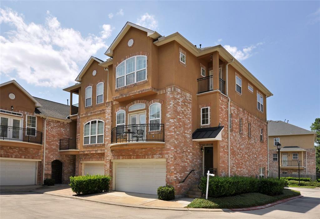 Property Photo: 12 Versante Court TX 77070