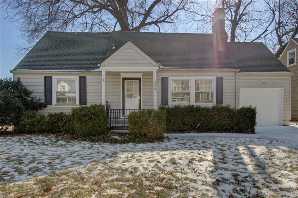 Property Photo: 633 E 66th Terrace MO 64131