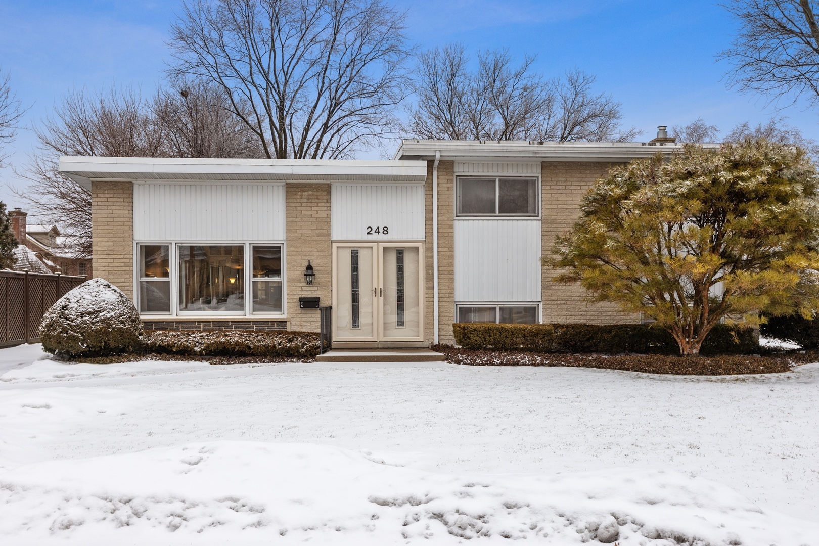Property Photo: 248 Vista Court IL 60091